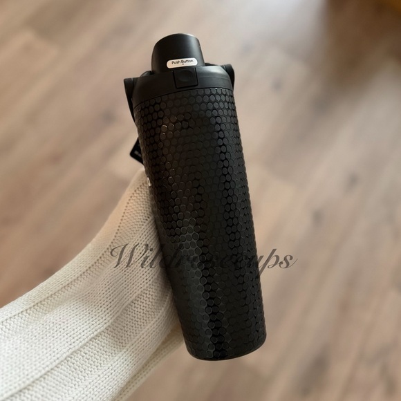 Owala OUT OF BOUNDS Black Golf 30 OZ Freesip Sway Tumbler NWT Special edition - Picture 2 of 4